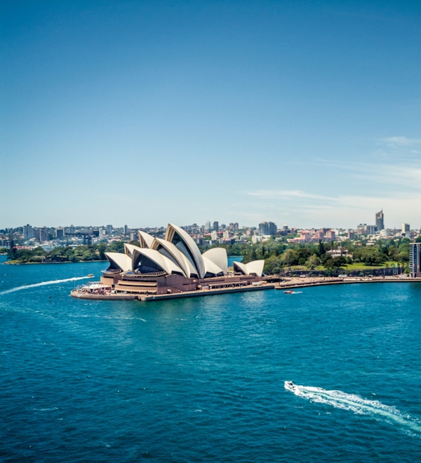 Operahuset i Sydney, sirkulær kai og fergeterminal, sett fra havnebroen.