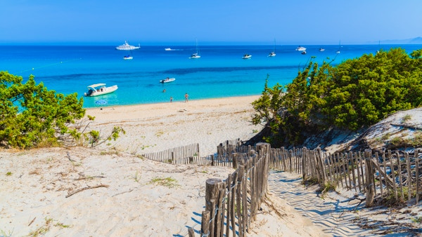 Korsika er den største franske øya ved Middelhavet og den mest populære feriedestinasjonen for franskmenn.