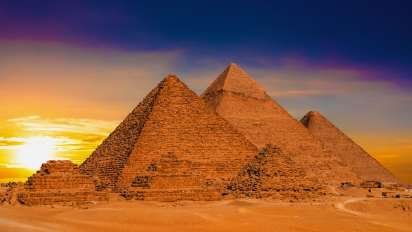 Store pyramider i Giza, Egypt, ved solnedgang