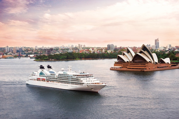 Cruiseskip ved Sydney operahus