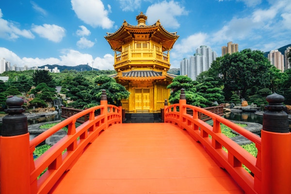 Rød bro i Nan Lian Garden, Diamond Hills, Hong Kong