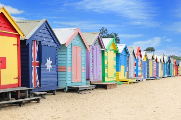 De berømte hyttene som ligger ved stranden av Brighton Beach i Melbourne. Disse strandhytter er noen av de dyreste eiendommer i Australia hvis de beregnes på kvadratmeter. Nikon D3X. Konvertert fra RAW.