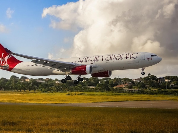 Et Virgin Atlantic fly på flyplass i Barbados