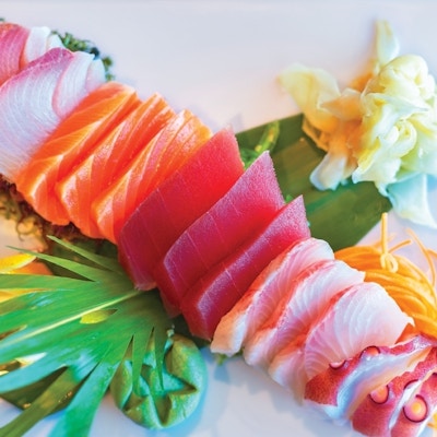 Nærbilde av fargerik sashimi