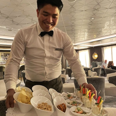 Fantastisk service og servering av snacks om bord Seven Seas Splendor