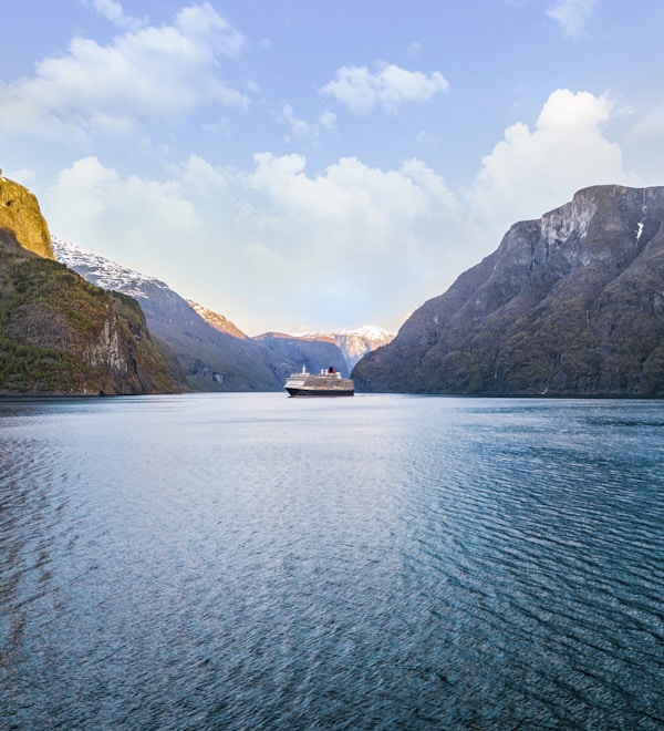 Skip i fjord