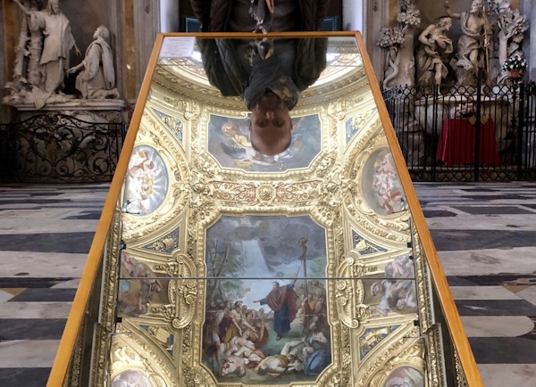 Genova San Lorenzo katedralen mann kikker i speil