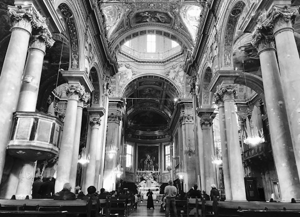 Genova San Lorenzo katedralen innvendig bilde i sort hvitt