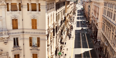 Genova utsikt over og nedover paradegate
