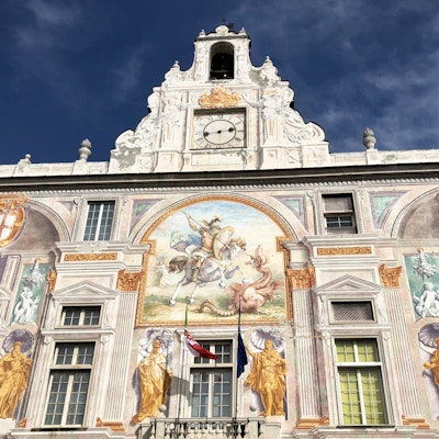 Genova Utsnitt av Palazzo San Giorgio med sine vakre dekorasjoner