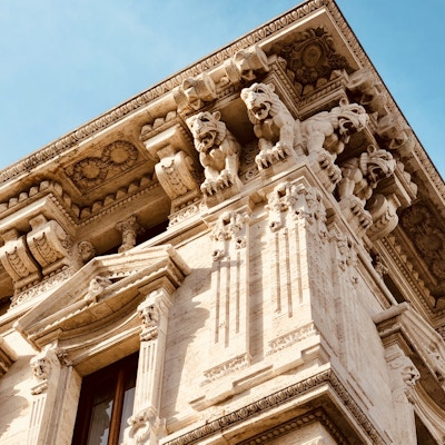 Genova utsnitt av tak på historisk bygning